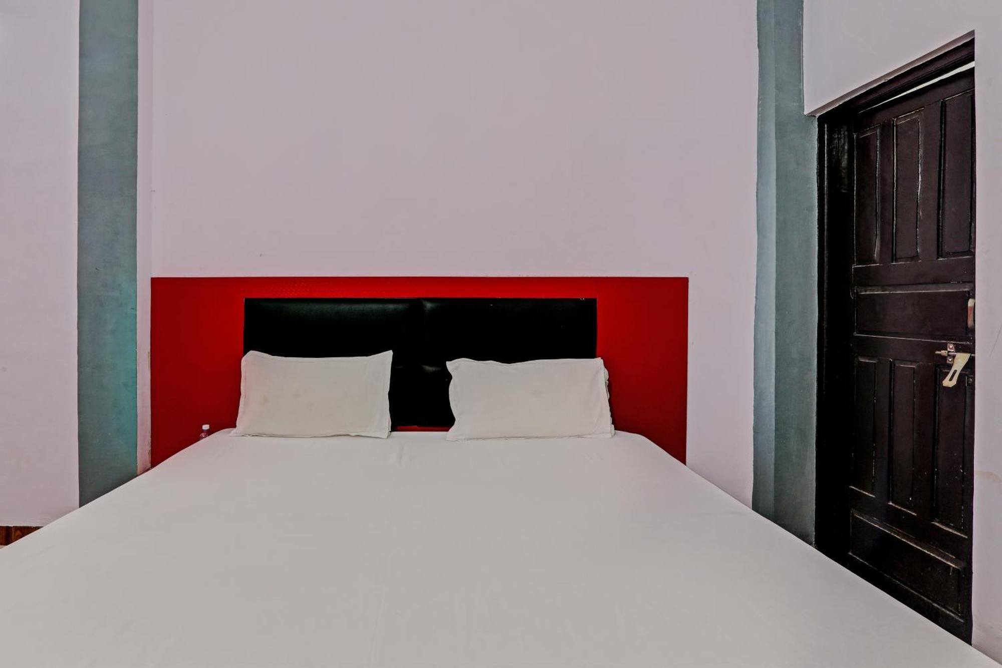 Oyo Hotel Crown ラクナウ エクステリア 写真
